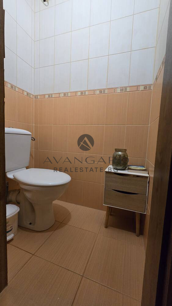 ТРИСТАЕН ОБЗАВЕДЕН АПАРТАМЕНТ ДО СТАРИЯ ГРАД!