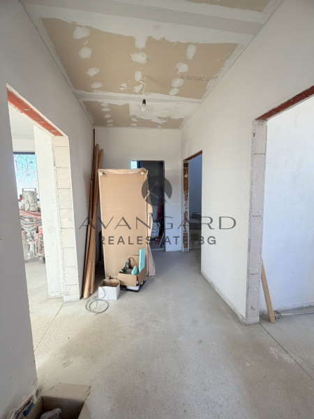 САМОСТОЯТЕЛНА КЪЩА В ЗЛАТИТРАП С АКТ 16