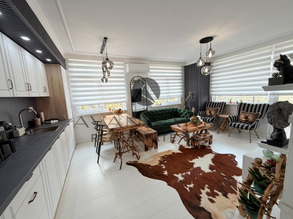 ЛУКСОЗЕН ТРИСТАЕН В МАЛКА СГРАДА !