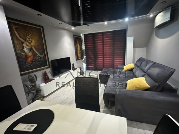 A three -bedroom furnished! Youth hill!