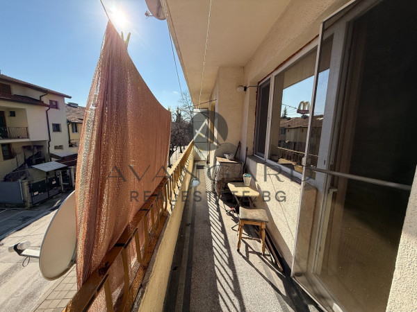 ДВУСТАЕН АПАРТАМЕНТ С ТРИ ОТДЕЛНИ СТАИ ДО ВСИ