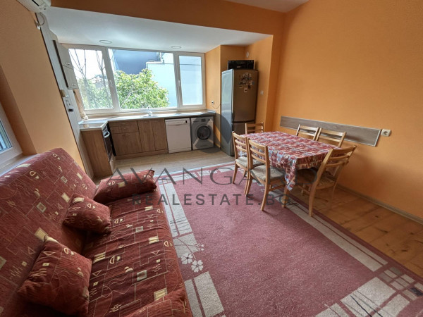 Three -bedroom with parking space + Studio Kamenitsa 2