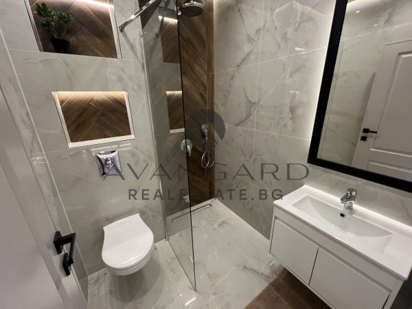 ЛУКСОЗНО ОБЗАВЕДЕН ДВУСТАЕН / Остромила