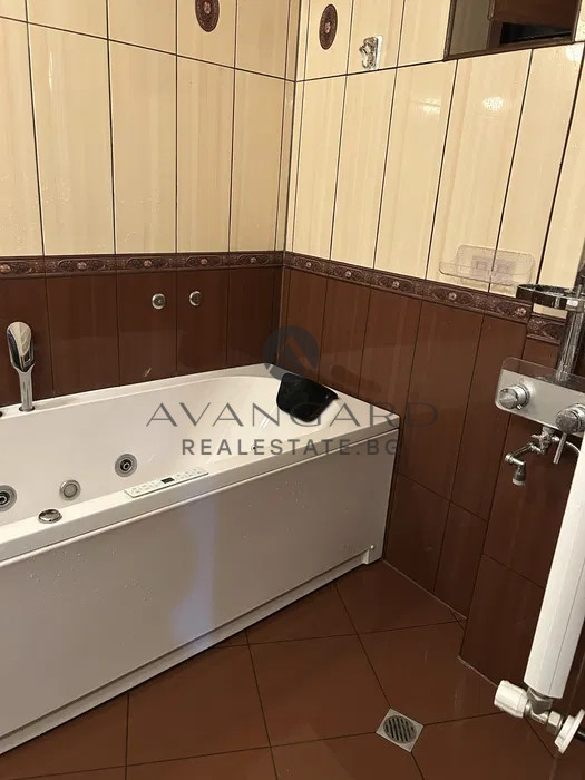 HOUSE WITH GARAGE IN THE OLD TOWN