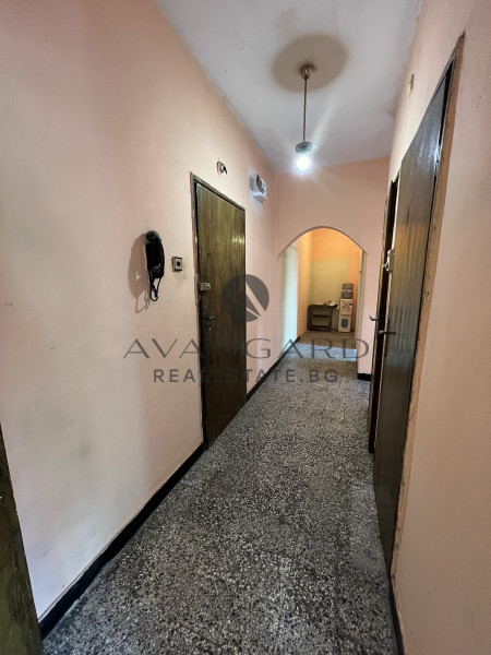 One -bedroom apartment with three separate rooms in Kamenitsa 1