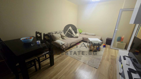 Обзаведен двустаен м-н Слънчеви лъчи