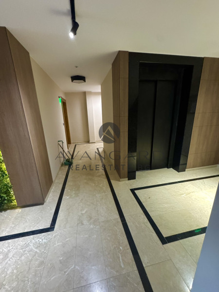 ТРИСТАЕН С АКТ 16 С ДВОР