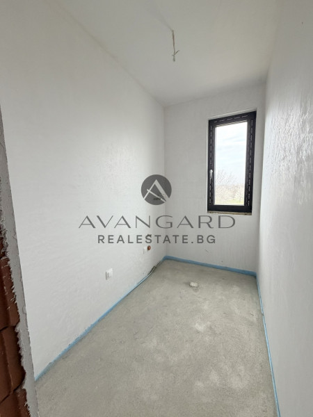 ДВУЕТАЖНА КЪЩА С ДВОЕН ГАРАЖ  ПРЕД АКТ 16