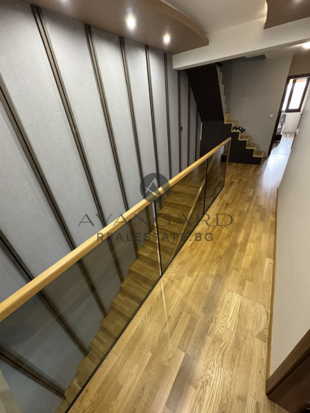 ДВУЕТАЖНА КЪЩА В ОСТРОМИЛА !!!