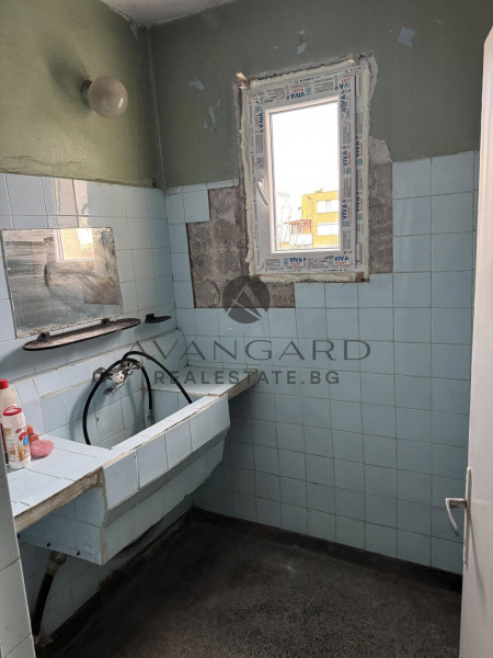 Тристаен РЕАЛНА КВАДРАТУРА