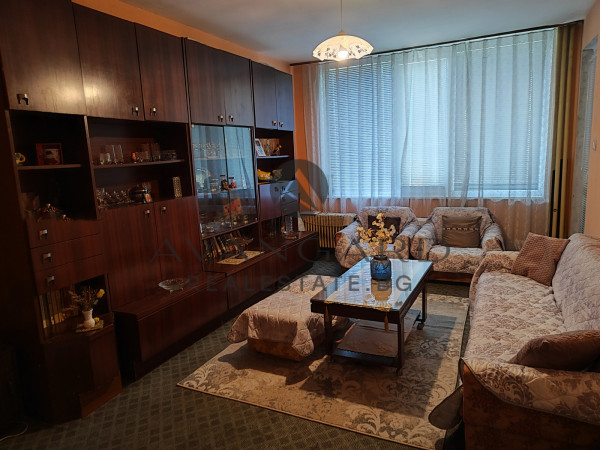 Spacious two -bedroom / real square footage / youth hill