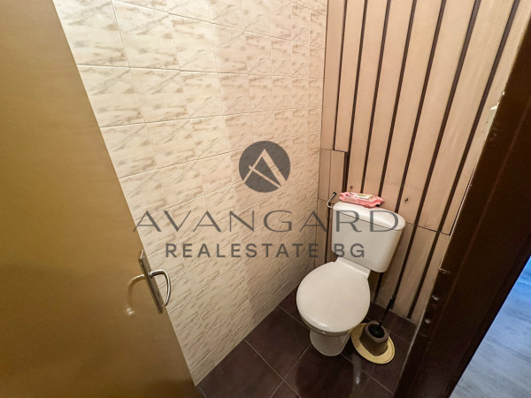 ПРОСТОРЕН ТРИСТАЕН С ЧЕТИРИ ОТДЕЛНИ ПОМЕЩЕНИЯ / РЕАЛНА КВАДРАТУРА / ЮЖНО ИЗЛОЖЕНИЕ / ЦЕНТЪР