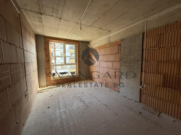 Two -bedroom apartment! Youth hill!