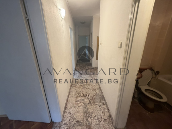 ТОП ЛОКАЦИЯ! Тристаен до ПОЩАТА