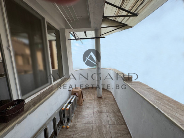 Four -bedroom furnished with a garage in the price! Kyuchuk Paris!