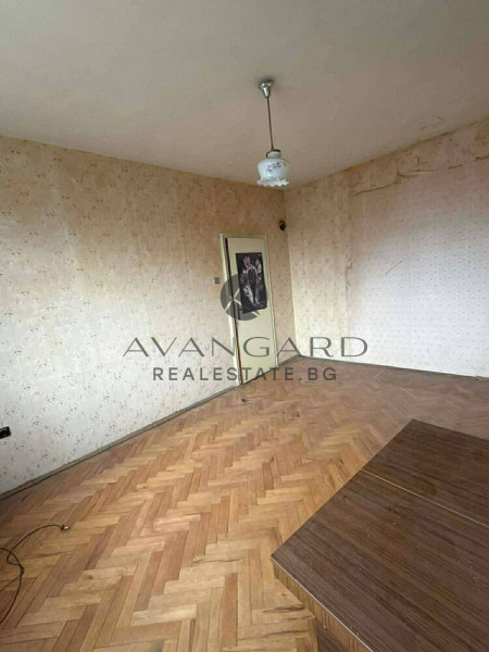 THREE-ROOM REAL SQUARE AREA / SMYRNENSKI