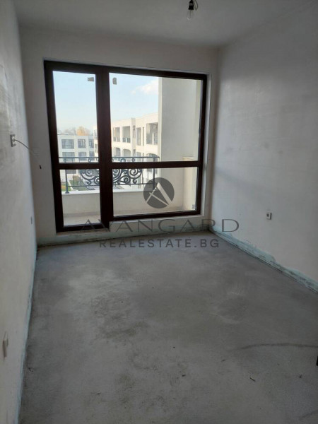 Четиристаен с ГАРАЖ И ПАРКОМЯСТО ГРЕБНА БАЗА