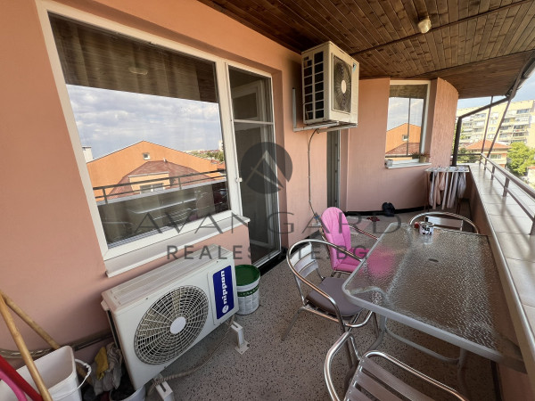 THREE-ROOM APARTMENT WITH GROUND-GROUND GARAGE NEAR THE CAMEL