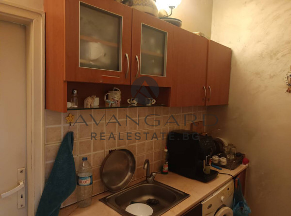 ДВУСТАЕН С ТРИ ОТДЕЛНИ СТАИ