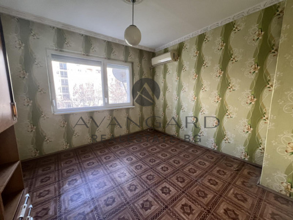 BARGAINFUL! Three-room REAL SQUARE AREA