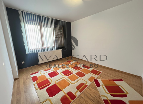 САМОСТОЯТЕЛНА ЛУКСОЗНА КЪЩА С ДВОР  В ОСТРОМИЛА !!!