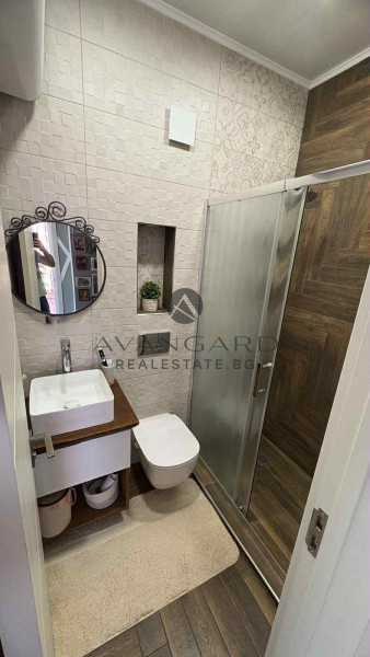 Stylish two -bedroom apartment! Separate on the floor! South!