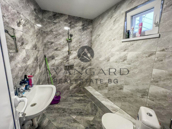 Двуетажна къща с. Брестовица