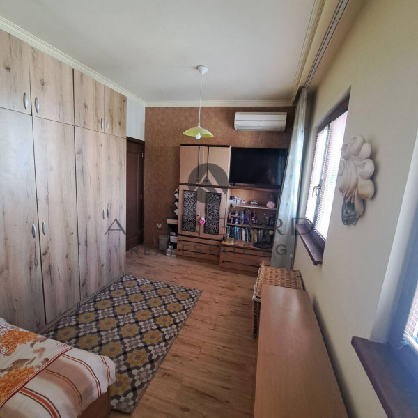 All -furnished two -bedroom apartment