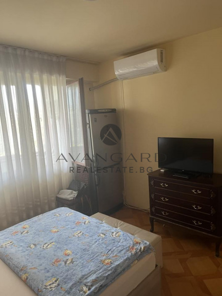 Обзаведен двустаен гимн. Васил Коларов