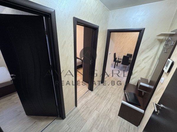 Тристаен обзаведен / Кючук Париж