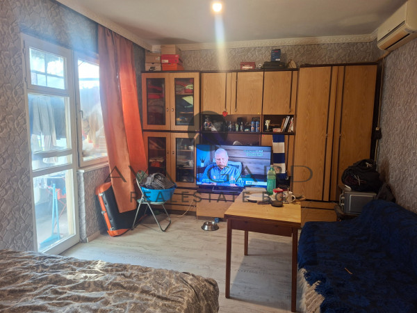 Двустаен с три отделни стаи  до Събота пазара