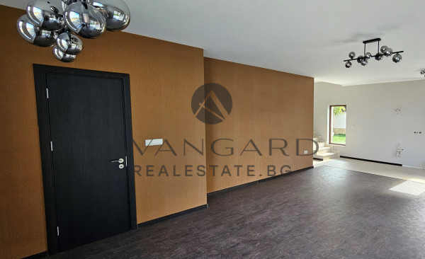 TWO-STOREY HOUSE Belashtitsa village