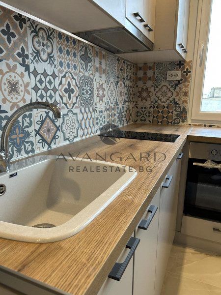 Обзаведен тристаен Кючук Париж