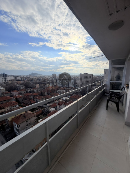 ОБЗАВЕДЕН ТРИСТАЕН С РЕАЛНА КВАДРАТУРА