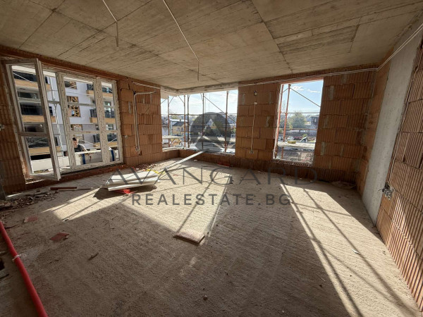 Two -bedroom apartment! Youth hill!