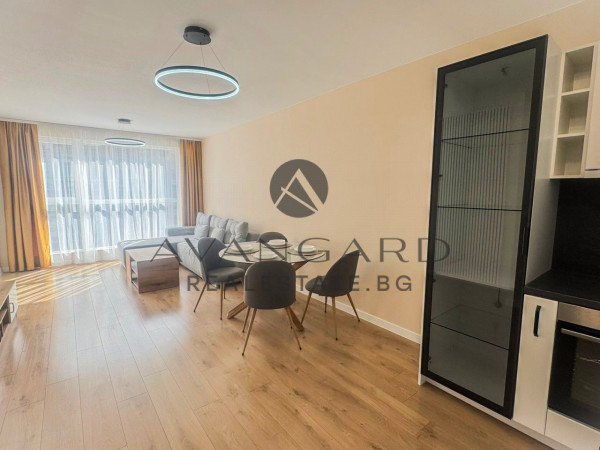 Южен Двустаен / Кючук Париж