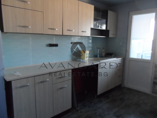 Тристаен Апартамент / Изгрев