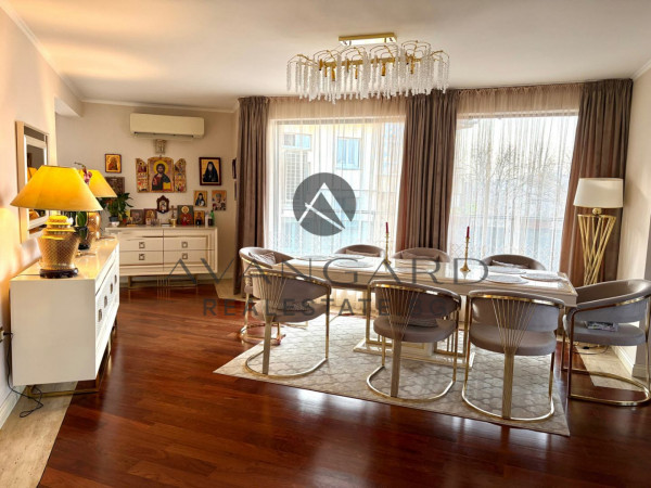 Luxurious spacious penthouse / Karshiyaka