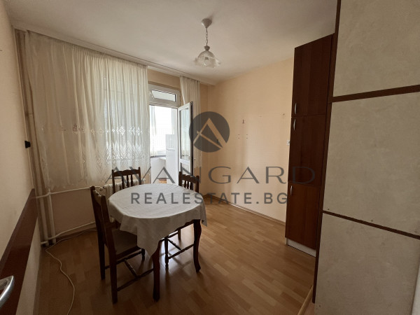 Exclusive !! One bedroom with three separate rooms!