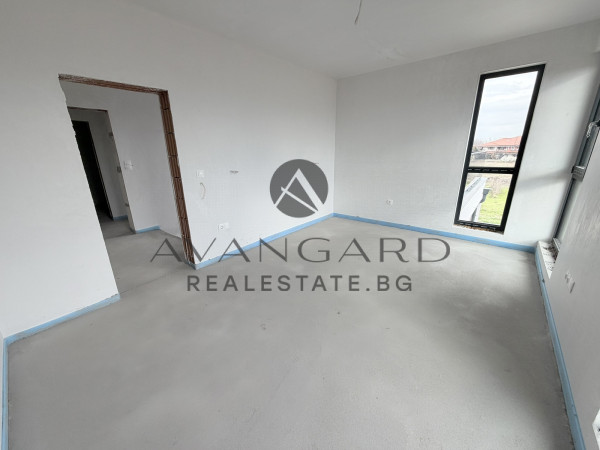 ДВУЕТАЖНА КЪЩА С ДВОЕН ГАРАЖ  ПРЕД АКТ 16