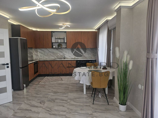 Двустаен апартамент м-н Слънчеви лъчи