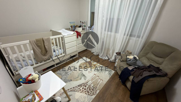 Къща с 2 покрити паркоместа/ Гребна база