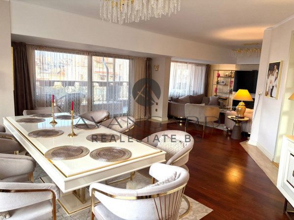 Luxurious spacious penthouse / Karshiyaka