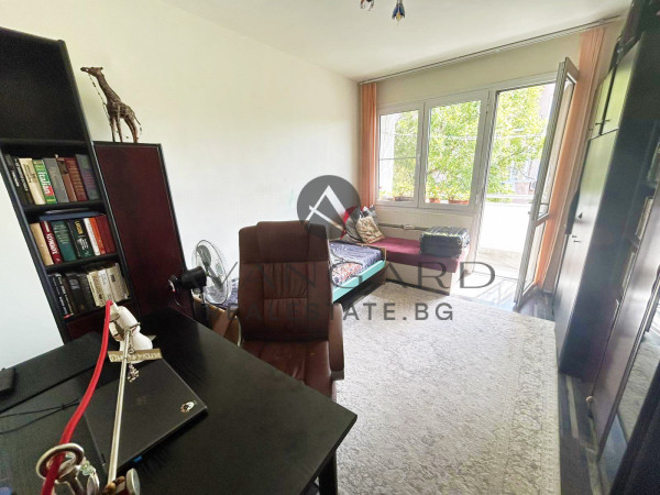 Four -bedroom maisonette Saturday market