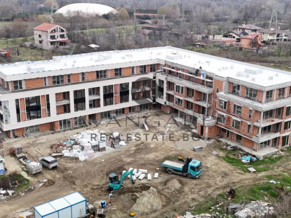 НОВА ЛУКСОЗНА СГРАДА / ГРЕБНА БАЗА