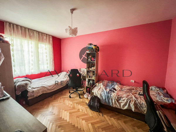 ТРИСТАЕН РЕАЛНА КВАДРАТУРА / СЛЪНЧЕВИ ЛЪЧИ