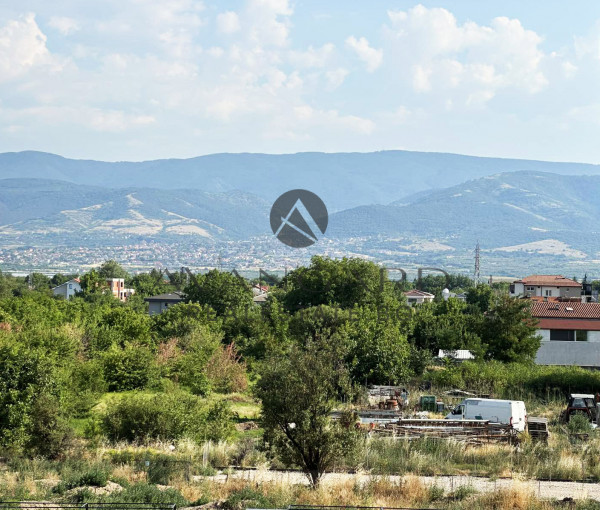 Spacious furnished one -bedroom / new building / south exposure