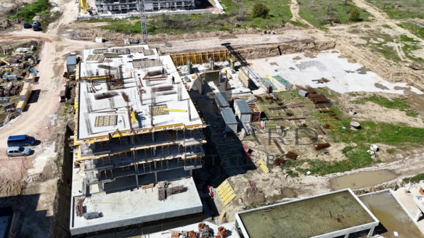 НОВОСТРОЯЩА СЕ СГРАДА В СМИРНЕНСКИ