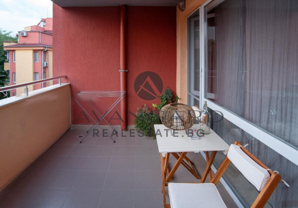 One -bedroom luxury furnished! Center!