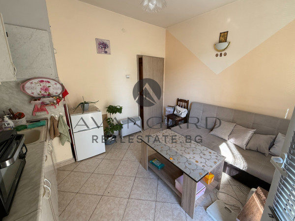 ДВУСТАЕН АПАРТАМЕНТ С ТРИ ОТДЕЛНИ СТАИ ДО ВСИ